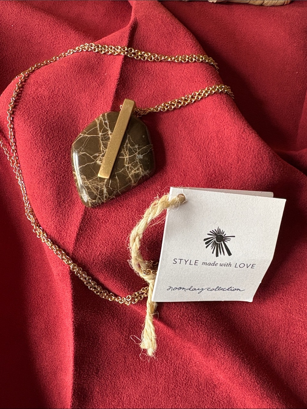 Marbled Teardrop Pendant Necklace with Gold Bar